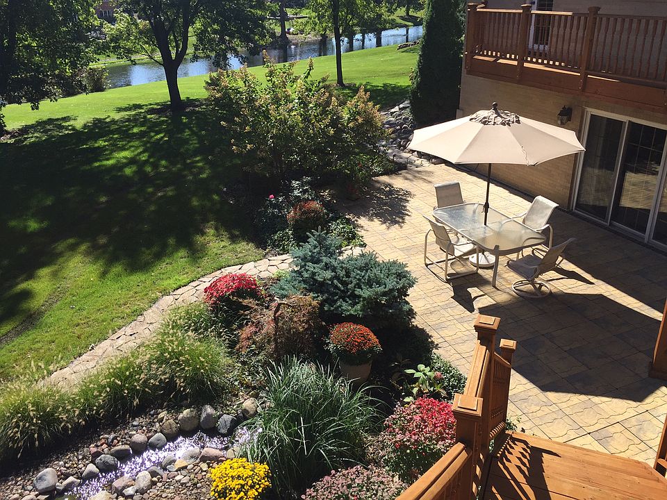 2 Patios for Entertaining