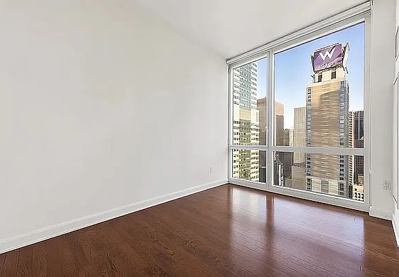 4th image of 247 W 40th St #3703