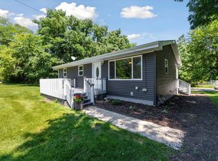 970 Edgecumbe Ave, Benton Harbor, MI 49022