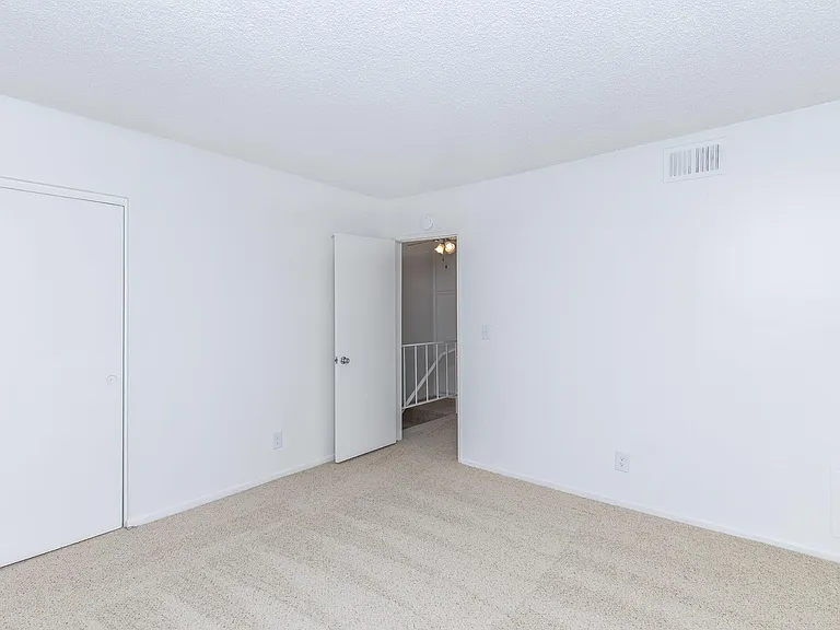 Buena La Vista Apartment Homes — Photo 56