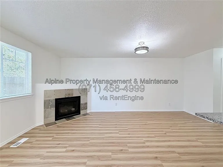 210 NW Connell Ave — Photo 13