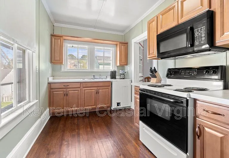 338 Main St #B — Photo 3