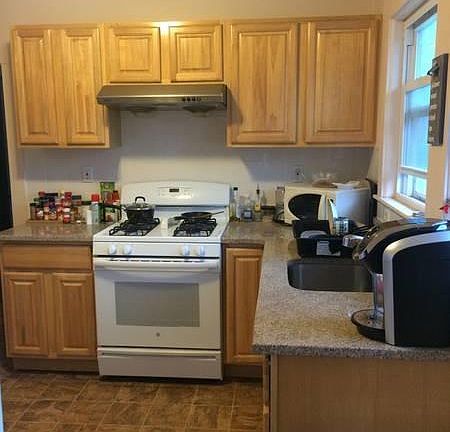 2nd image of 373 Newport Ave