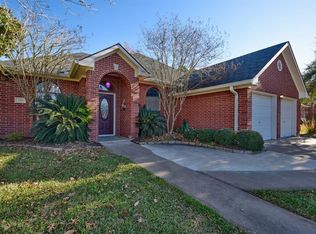303 Briar Ridge Dr, Bellville, TX 77418