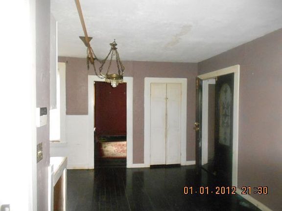 5th image of 183 E Main St