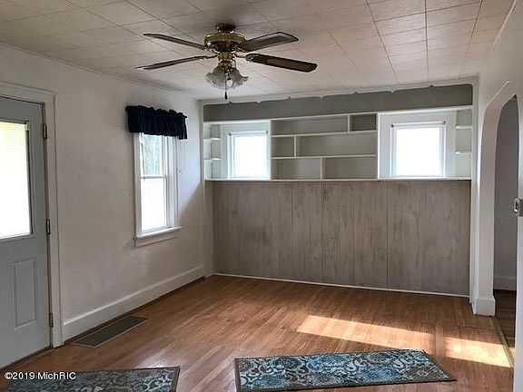 5th image of 1242 E Forest Ave