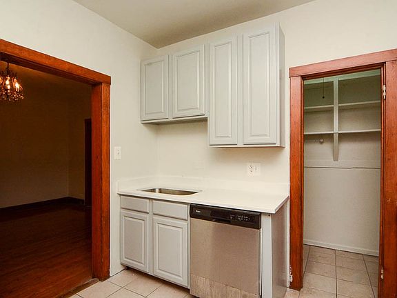 4th image of 3524 N Broadway St #N2