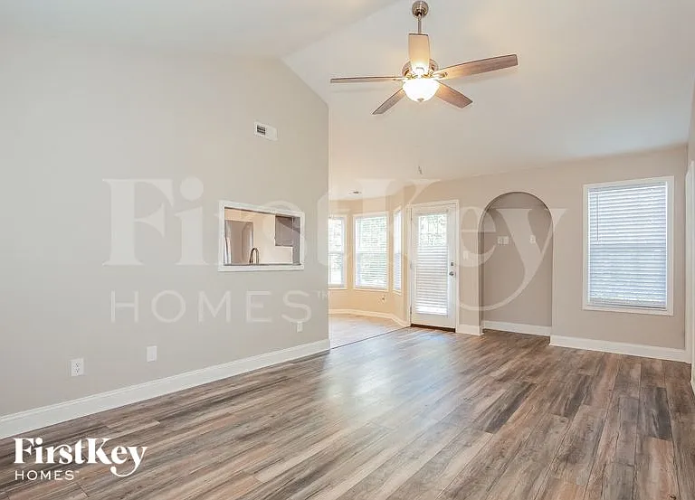 3113 Strong Box Ln — Photo 3