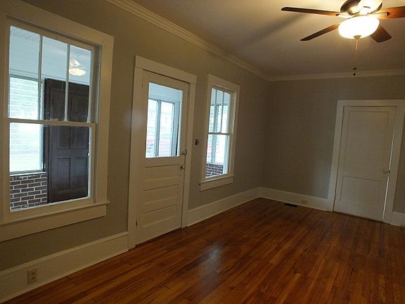 4th image of 127 Allen Ave