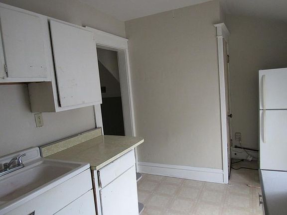 2nd image of 400 Lincoln St #2