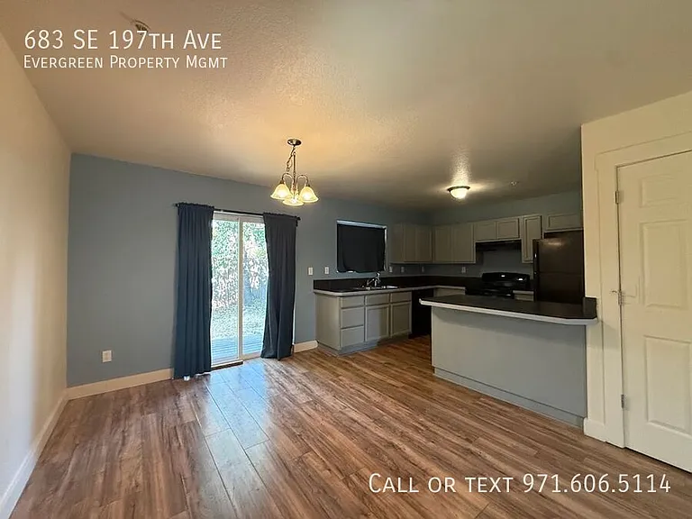 683 SE 197th Ave — Photo 15