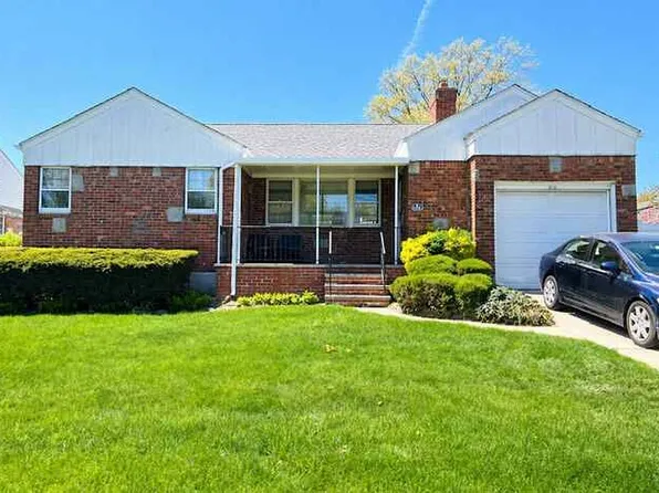 63-20 255th St, Little Neck, NY 11362