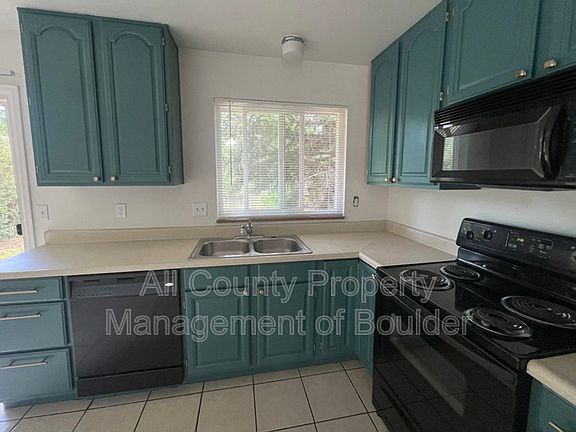 5th image of 1520 Taft Ct
