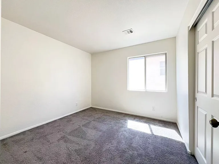 8284 W Rochelle Ave — Photo 20