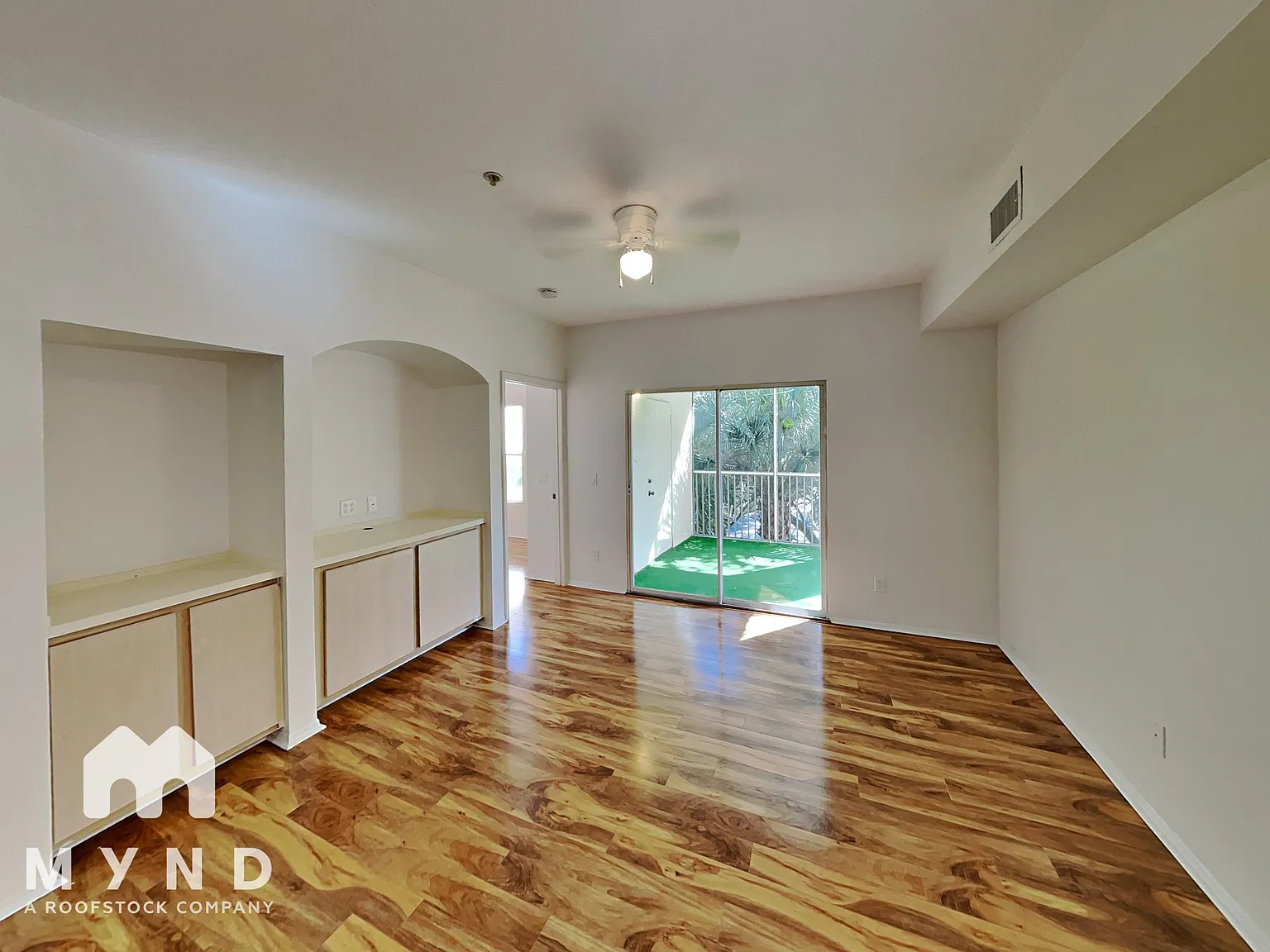 2 bed, 2.0 bath, 890 sqft, $1,650 — Photo 3