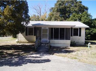 501 W 4th St, Carrabelle, FL 32322