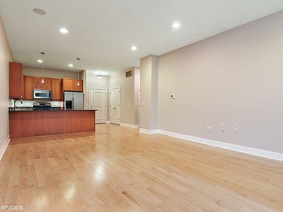 2nd image of 4814 N Damen Ave APT 208