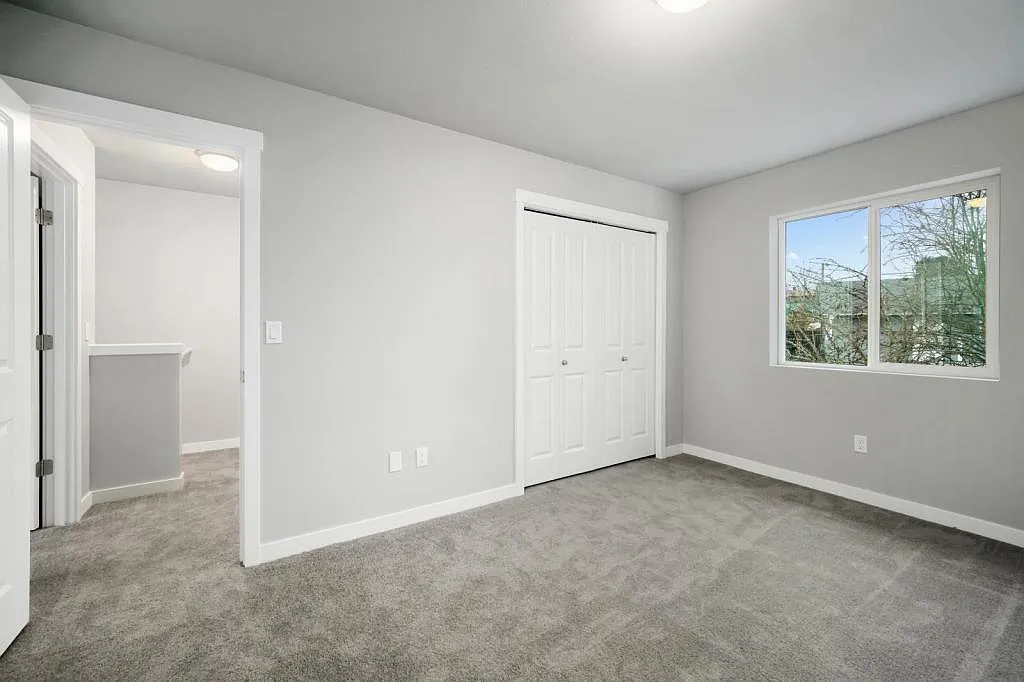 352 NE Evergreen Ct, Unit #16 — Photo 3