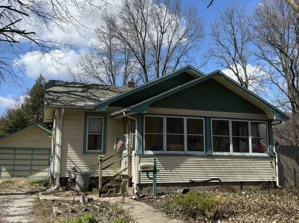 907 N Busey Ave, Urbana, IL 61801