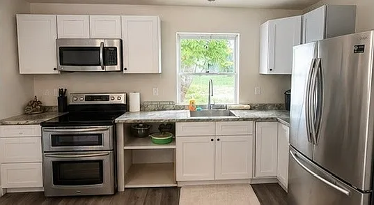 3103 Saxon Dr — Photo 28