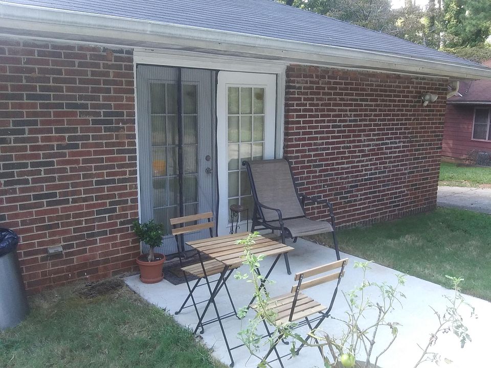 Front entrance Studio Apt, Suite A
