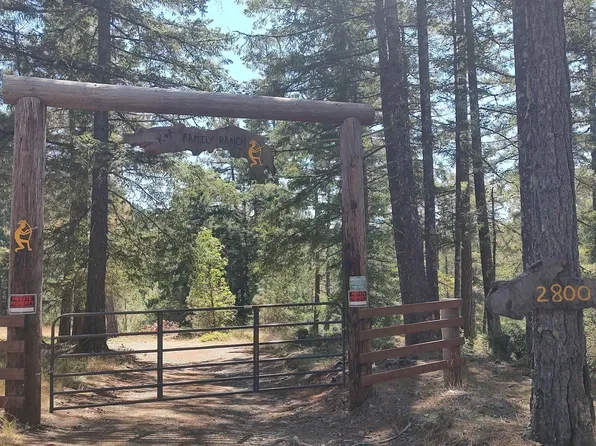2800 Low Divide Rd, Crescent City, CA 95531