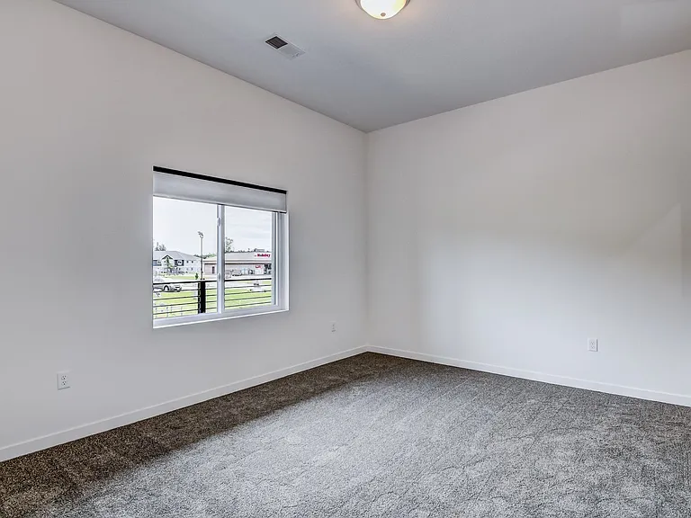 1270 3rd St E — Photo 11
