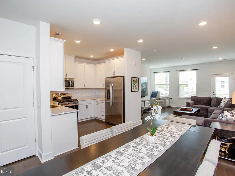 233 Lewis Fisher Dr #ST — Photo 5