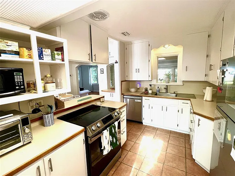 1723 NW 7th Ave — Photo 40