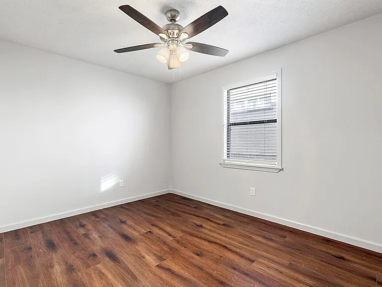 124 Cox St — Photo 8