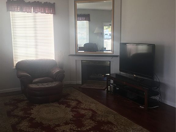 5th image of 1002 9th Ave SE APT G204