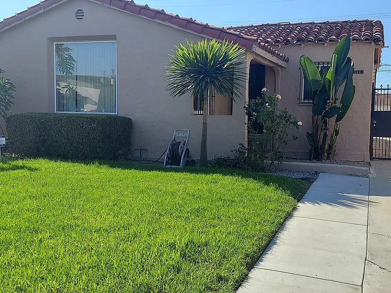 8937 S Harvard Blvd — Photo 3
