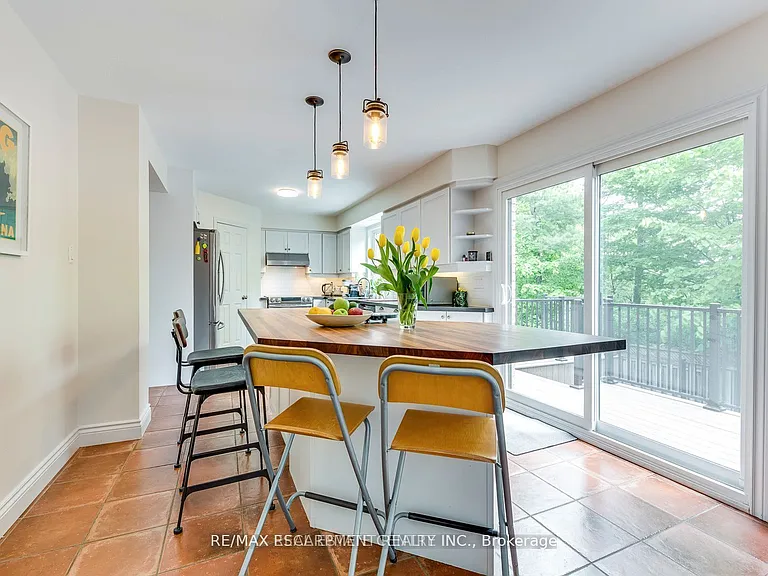 1239 White Ln — Photo 13