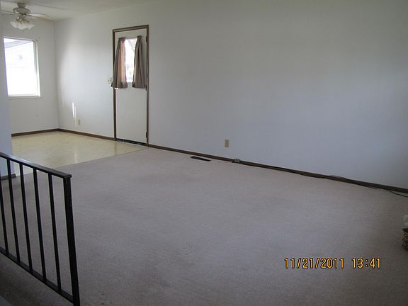 3rd image of 6701 Boxwood Ln NE