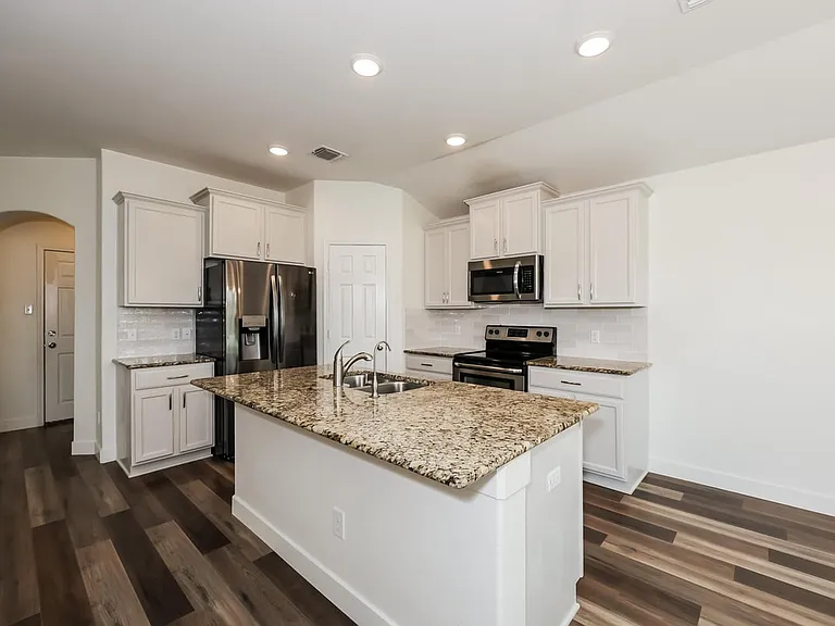 2800 Skinner Dr — Photo 4