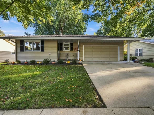 1211 Searle Dr, Normal, IL 61761