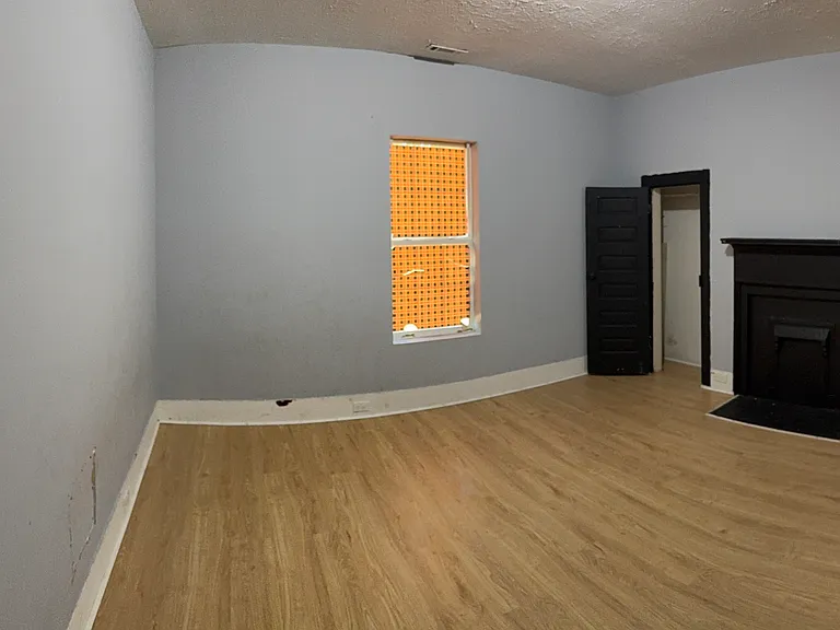1006 W College St — Photo 15