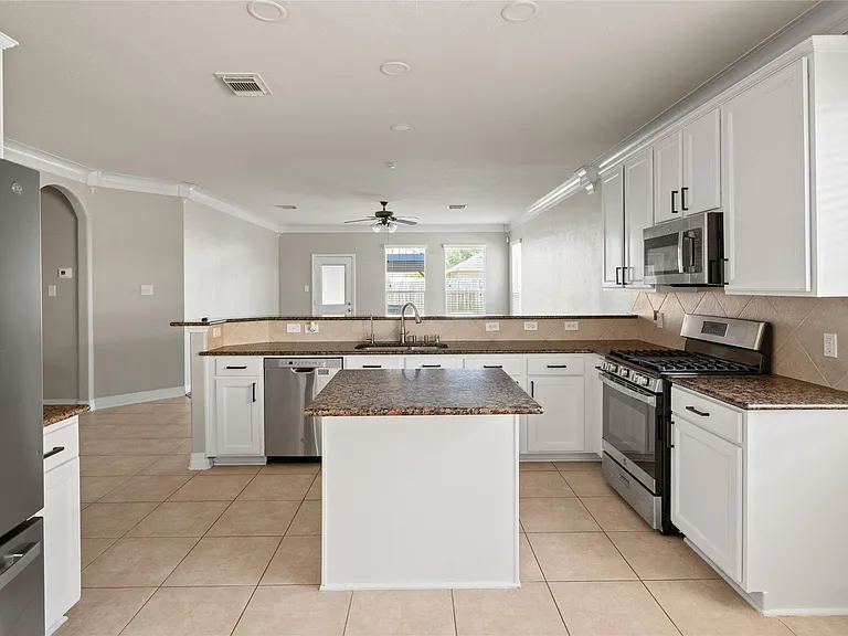 7414 Sabinal Creek Dr — Photo 19