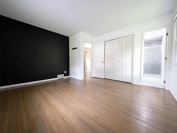 2nd image of 2416 Queens Dr