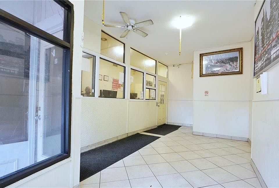 2nd image of 200 Bay St