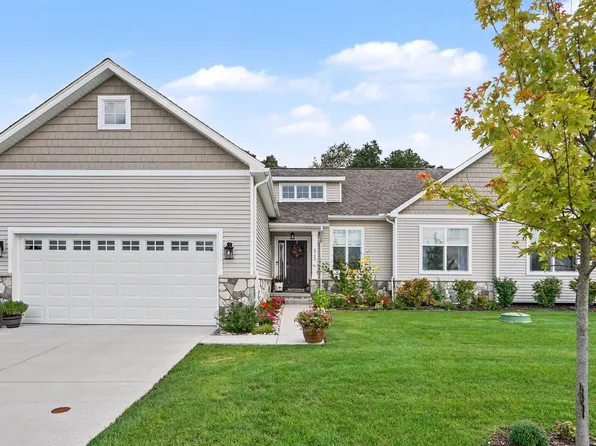 5725 Trail Side Ln, Whitmore Lake, MI 48189