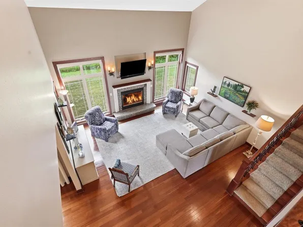 1551 Fox River RUN, Mukwonago, WI 53149