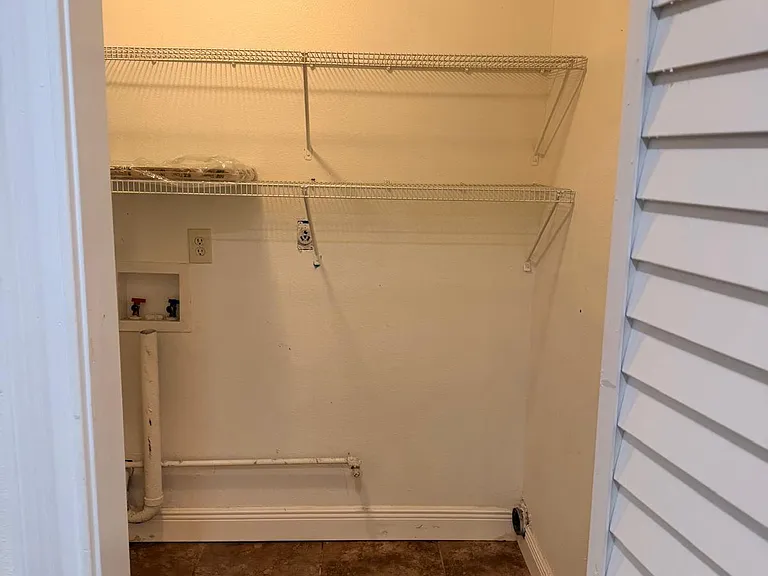 2039 Sauvage Ave — Photo 4