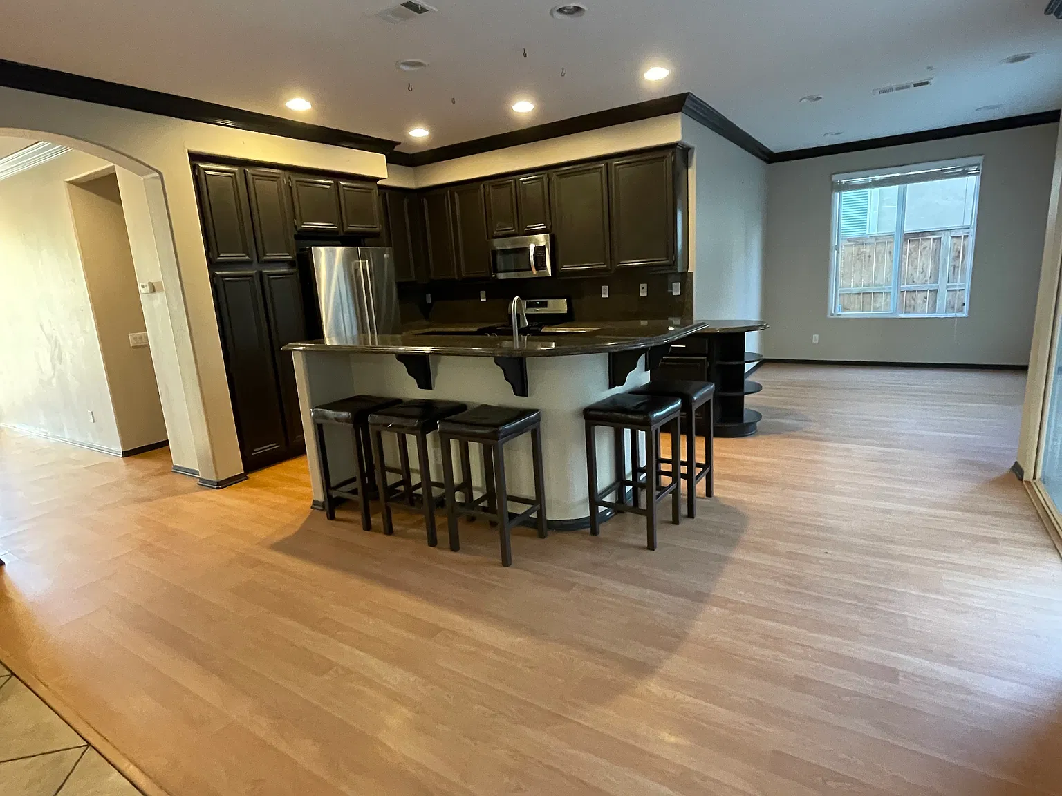 5 bed, 2900 sqft, $5,600 — Photo 3