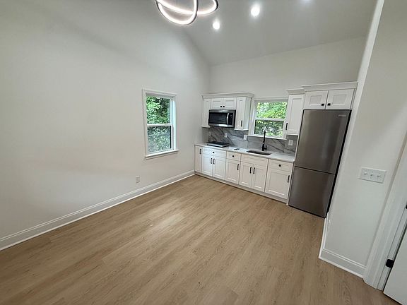 3rd image of 1729 W Hancock Ave Unit B