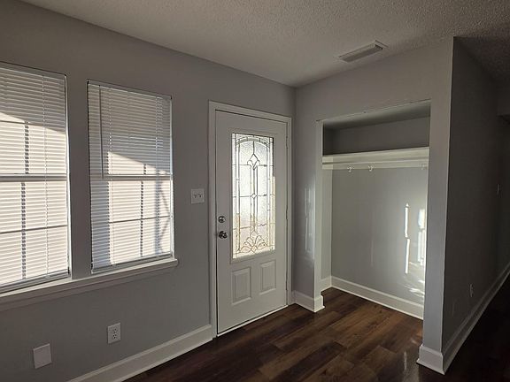 3rd image of 628 Canterbury Ave SW