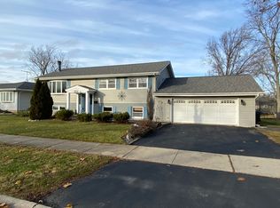 311 Division St, Crete, IL 60417