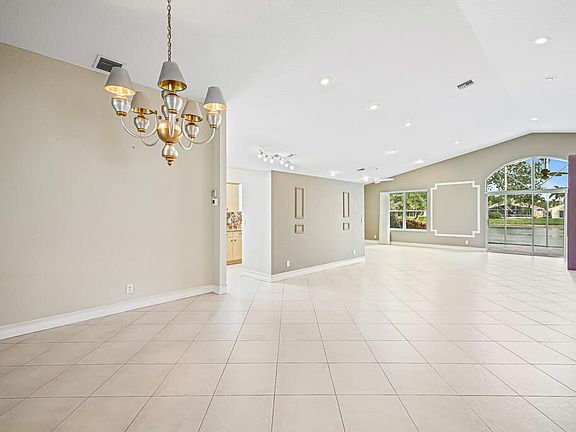4th image of 9643 Honeybell Cir
