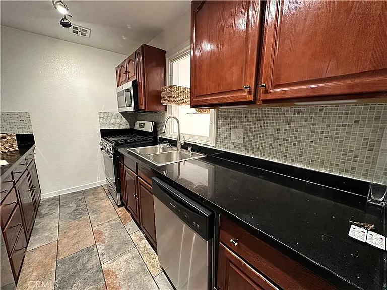 1222 N Olive Dr — Photo 11