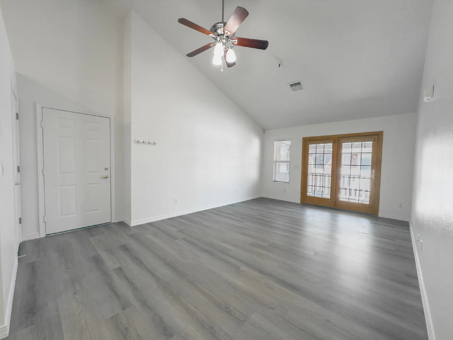 3 bed, 2.0 bath, 1600 sqft, $1,750 — Photo 4